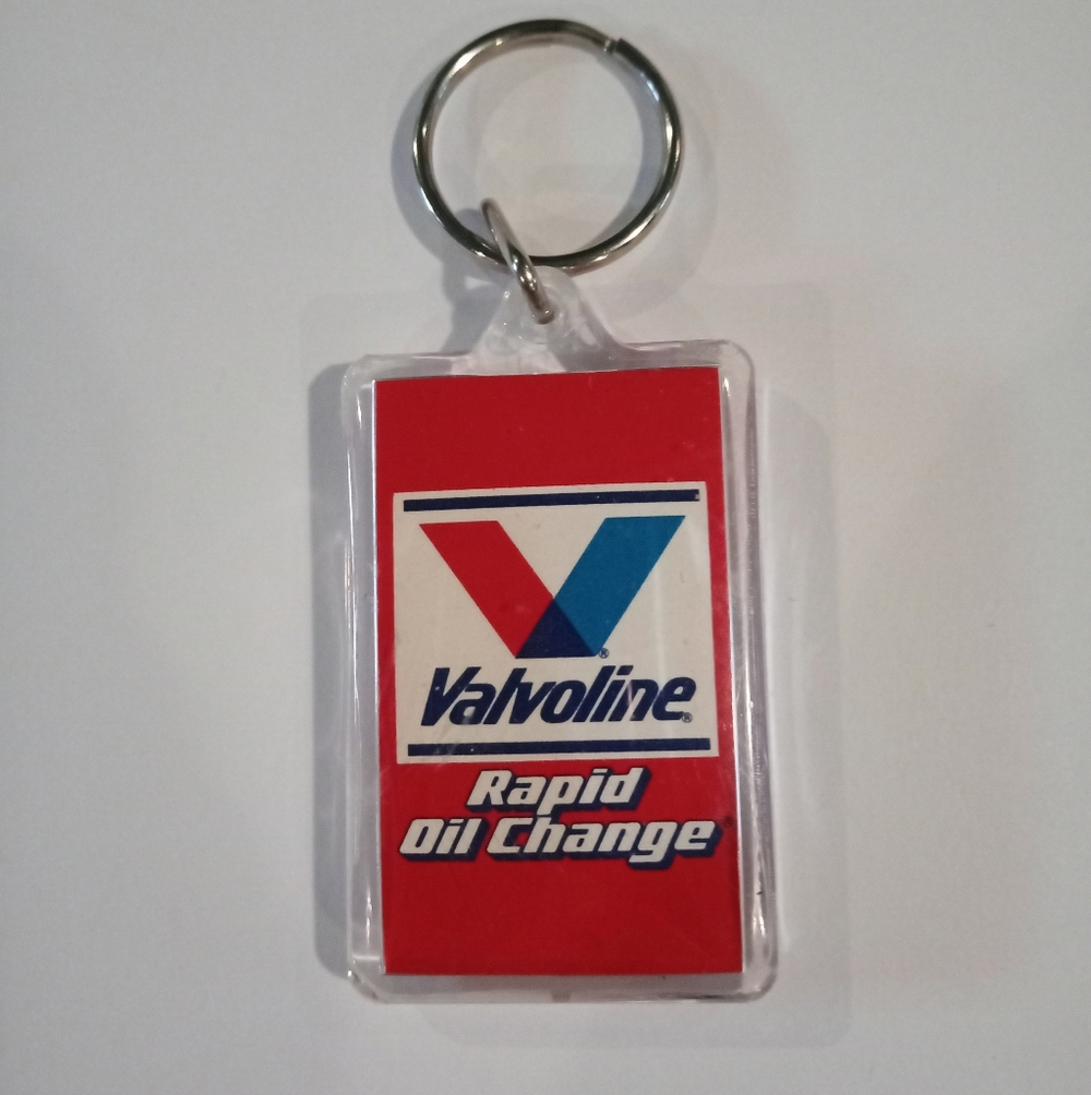 VTG VALVOLINE RAPID OIL CHANGE Logo Collectible Hard Plastic Silver Keychain